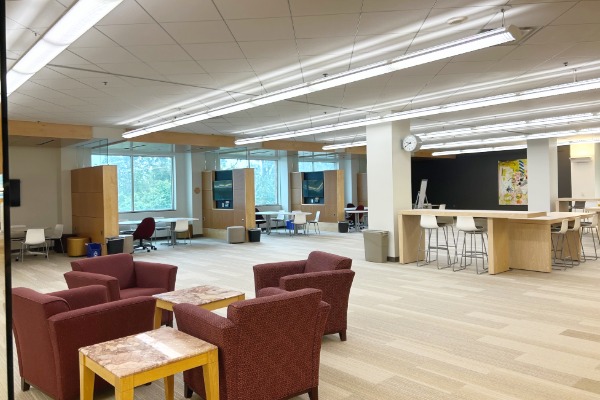 Copeland Suite features a variety of seating and study areas like whiteboards, arm chairs, high top tables and group study spaces.