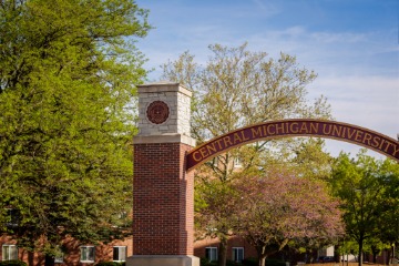 Fashion merchandising professor earns award for AI teaching integration