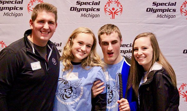 20210329_leadershiplaunch_specialolympics_600x355 A group of CMU students and Special Olympics athletes pose for a photo at the Leadership Launch